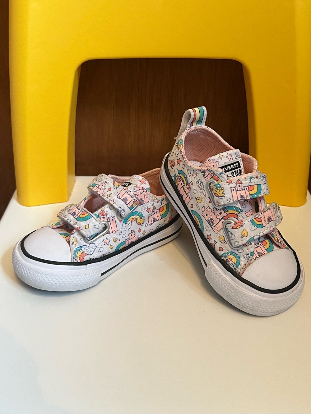 Converse 4c Rainbow & Castle Sneakers